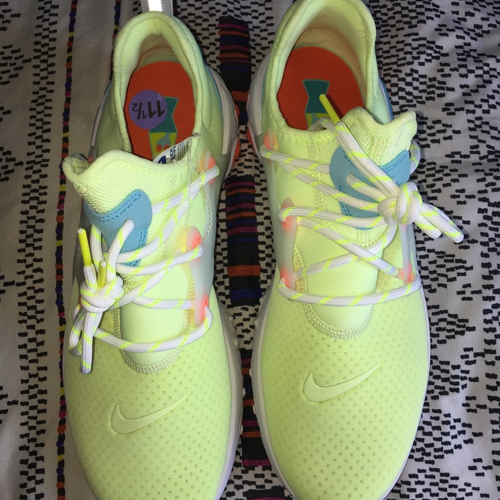 Womens yellow nike